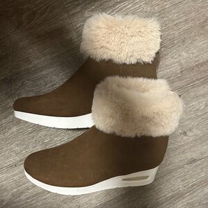 NWT  DKNY - Women's Brown Suede Fur-Trim Wedge Boot